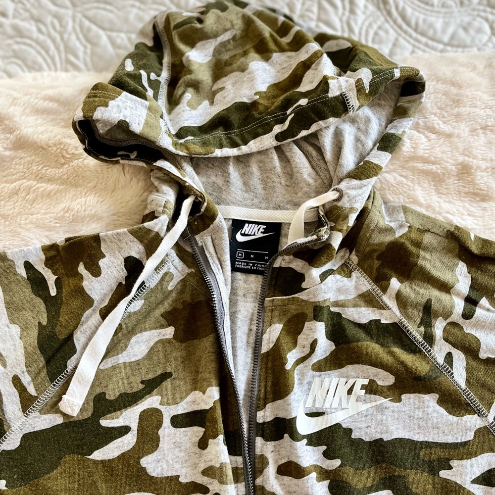 Nike hoodie size M.